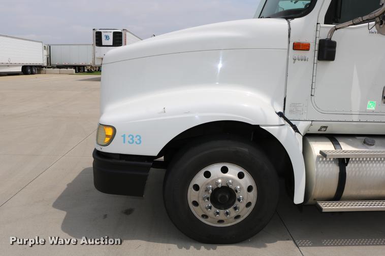 image for item DD0238 2007 International 9400i semi truck
