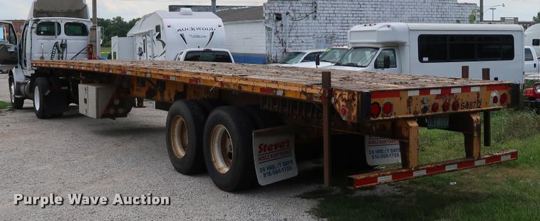 image for item DD1690 2006 Great Dane flatbed trailer