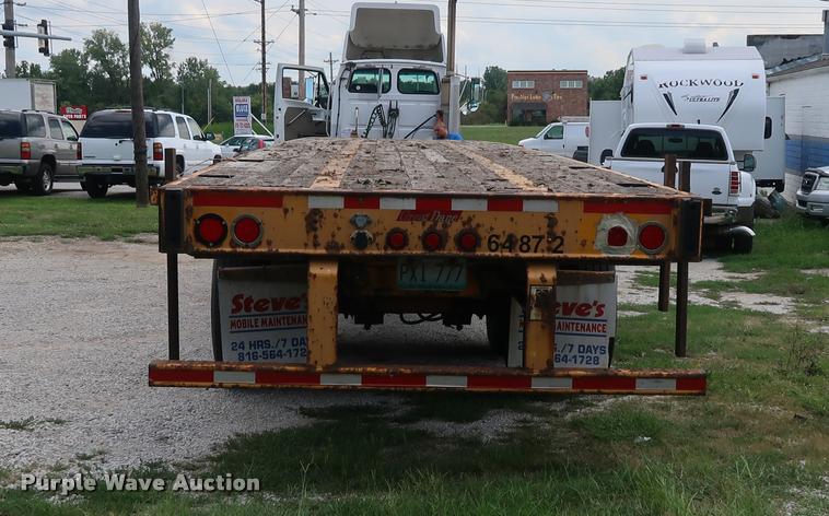 image for item DD1690 2006 Great Dane flatbed trailer