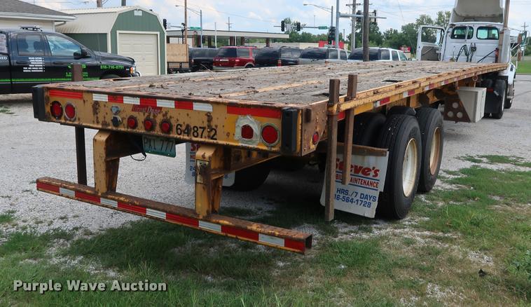 image for item DD1690 2006 Great Dane flatbed trailer