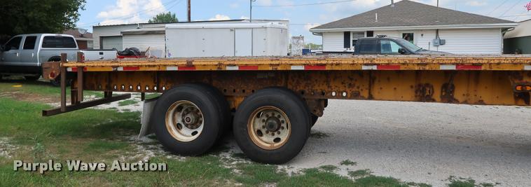 image for item DD1690 2006 Great Dane flatbed trailer