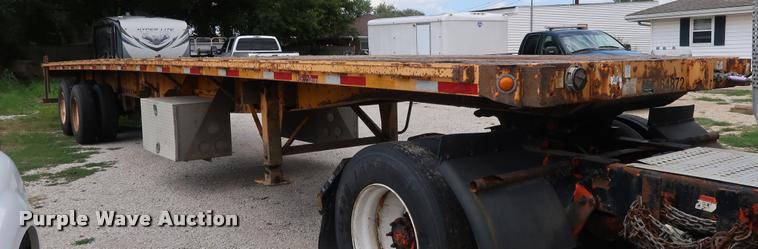 image for item DD1690 2006 Great Dane flatbed trailer