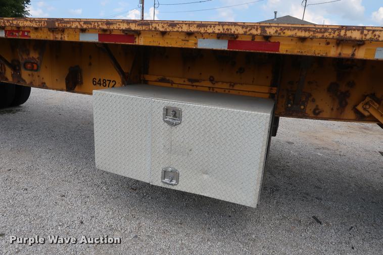 image for item DD1690 2006 Great Dane flatbed trailer