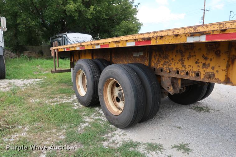 image for item DD1690 2006 Great Dane flatbed trailer