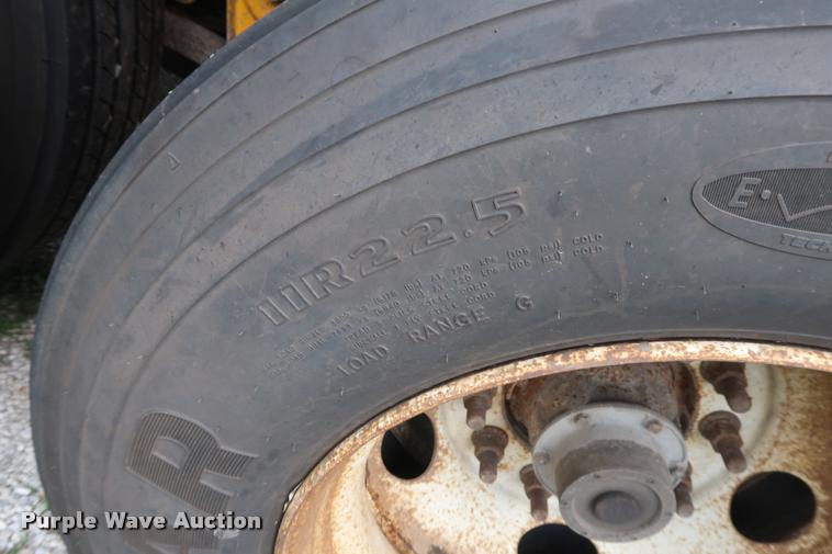 image for item DD1690 2006 Great Dane flatbed trailer