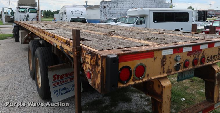 image for item DD1690 2006 Great Dane flatbed trailer