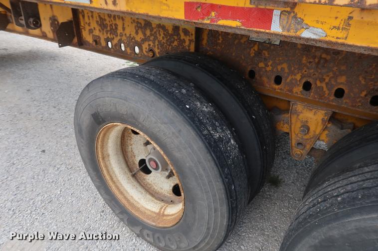 image for item DD1690 2006 Great Dane flatbed trailer