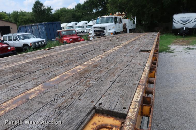 image for item DD1690 2006 Great Dane flatbed trailer