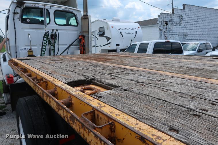 image for item DD1690 2006 Great Dane flatbed trailer