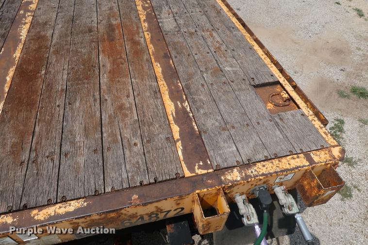 image for item DD1690 2006 Great Dane flatbed trailer