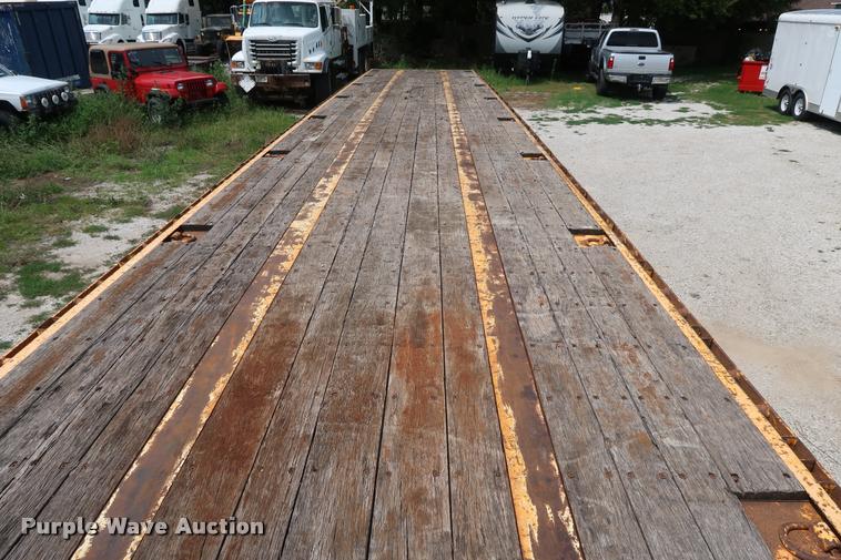 image for item DD1690 2006 Great Dane flatbed trailer