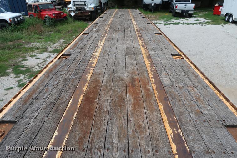 image for item DD1690 2006 Great Dane flatbed trailer