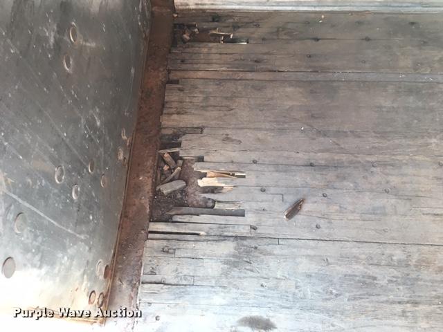 image for item G1408 1988 Stoughton dry van trailer