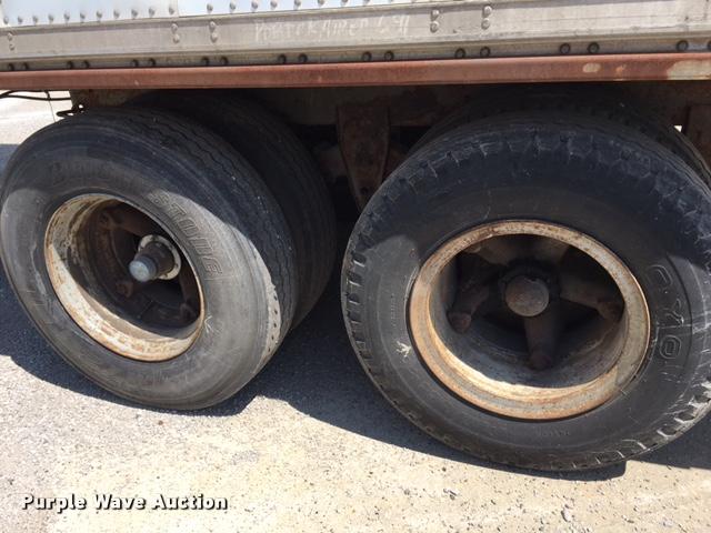 image for item G1408 1988 Stoughton dry van trailer