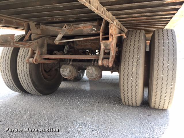 image for item G1408 1988 Stoughton dry van trailer