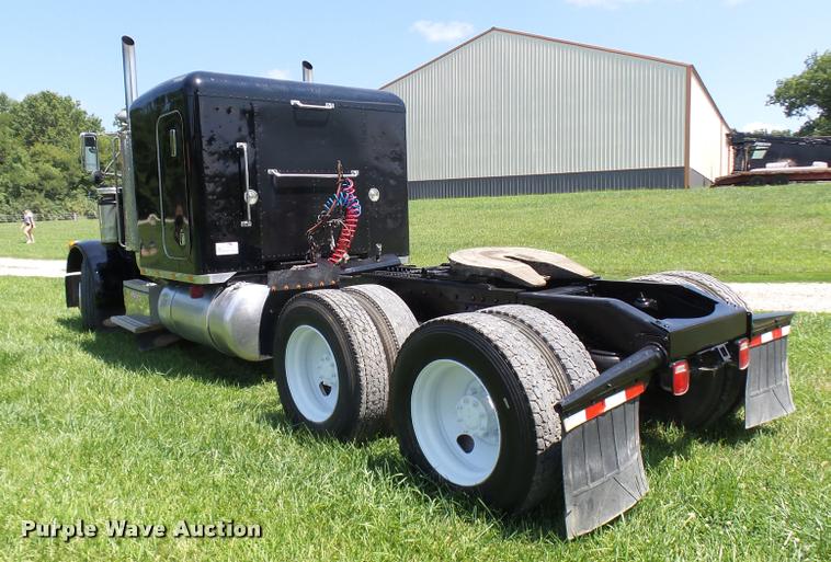 image for item K1837 1994 Peterbilt 379 semi truck