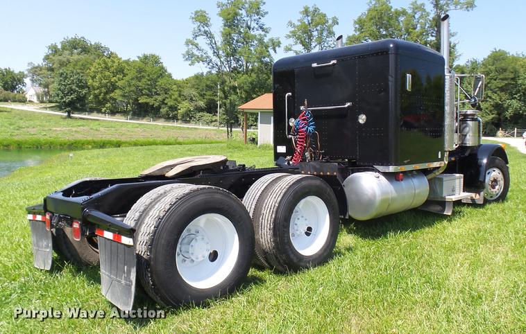 image for item K1837 1994 Peterbilt 379 semi truck