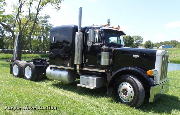 image for item K1837 1994 Peterbilt 379 semi truck