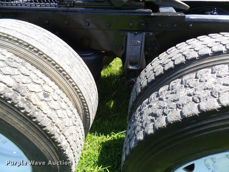 image for item K1837 1994 Peterbilt 379 semi truck