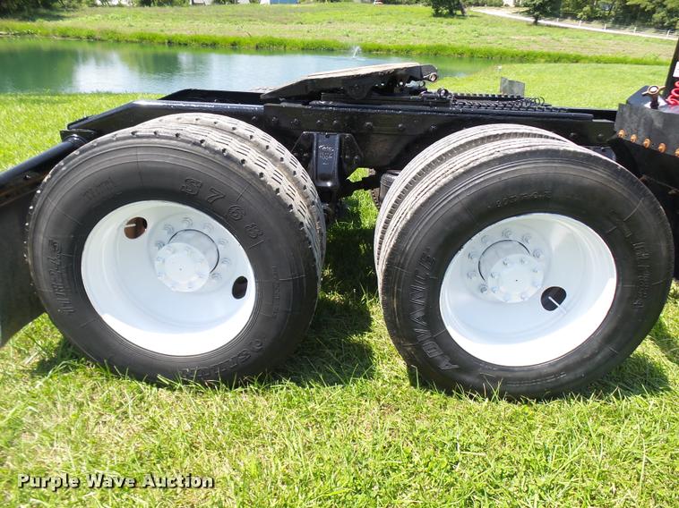 image for item K1837 1994 Peterbilt 379 semi truck