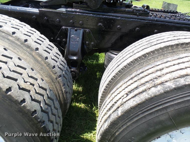 image for item K1837 1994 Peterbilt 379 semi truck