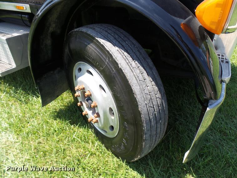 image for item K1837 1994 Peterbilt 379 semi truck