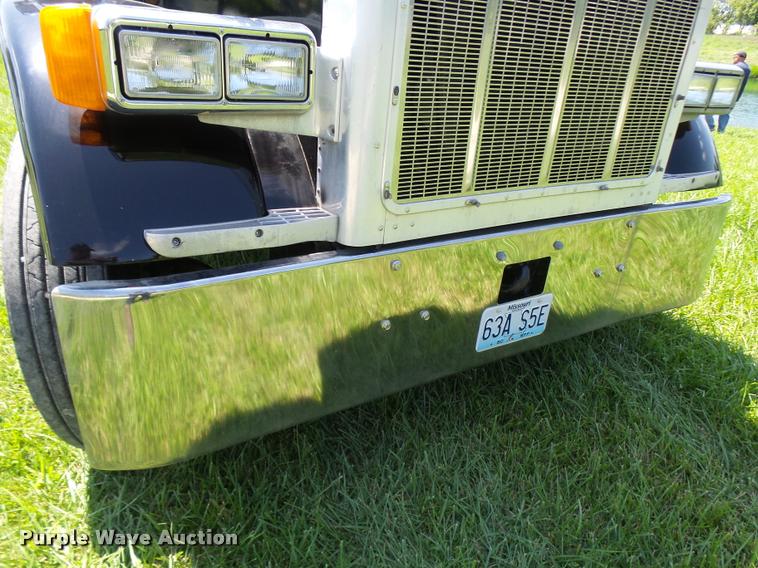 image for item K1837 1994 Peterbilt 379 semi truck