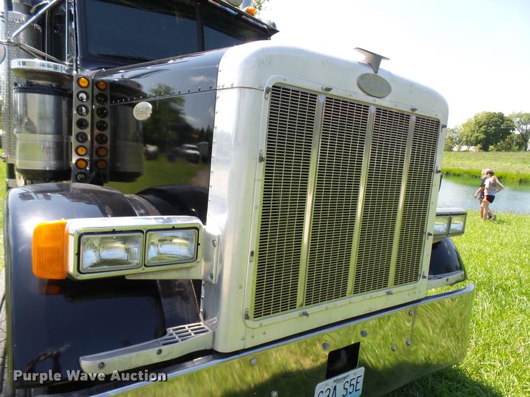 image for item K1837 1994 Peterbilt 379 semi truck