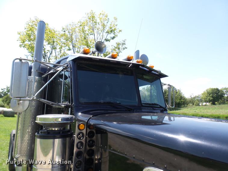 image for item K1837 1994 Peterbilt 379 semi truck