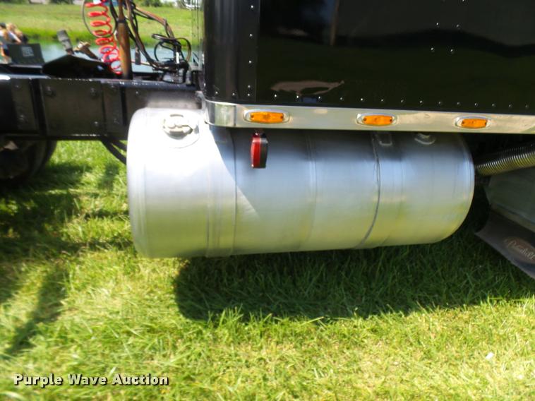 image for item K1837 1994 Peterbilt 379 semi truck