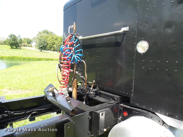 image for item K1837 1994 Peterbilt 379 semi truck