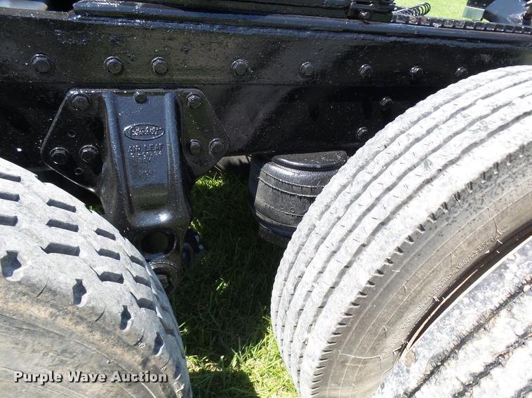 image for item K1837 1994 Peterbilt 379 semi truck