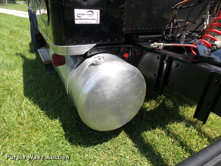 image for item K1837 1994 Peterbilt 379 semi truck