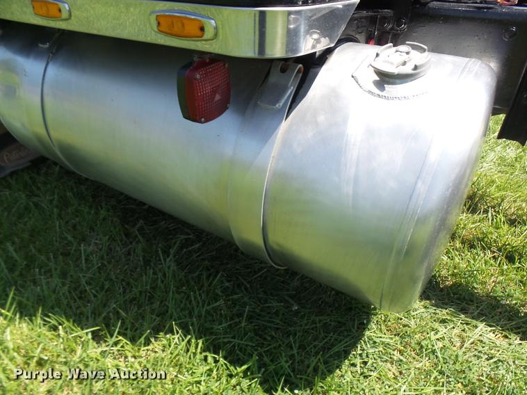 image for item K1837 1994 Peterbilt 379 semi truck