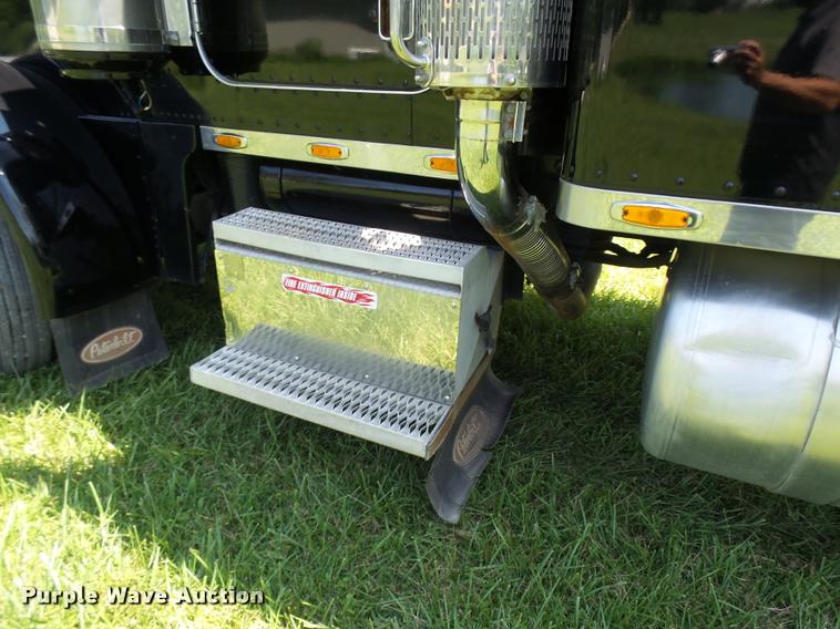 image for item K1837 1994 Peterbilt 379 semi truck
