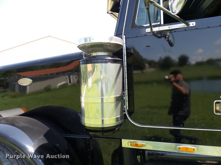 image for item K1837 1994 Peterbilt 379 semi truck