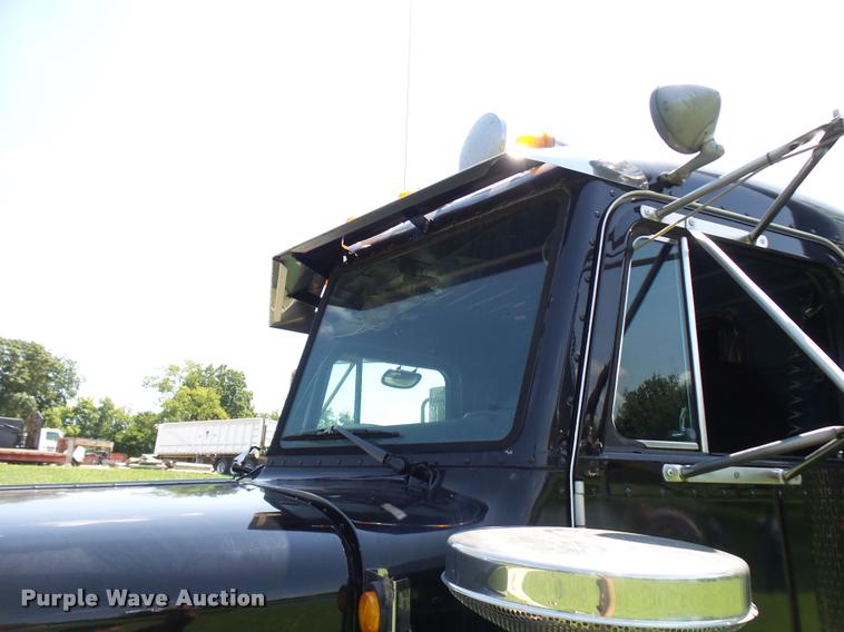 image for item K1837 1994 Peterbilt 379 semi truck
