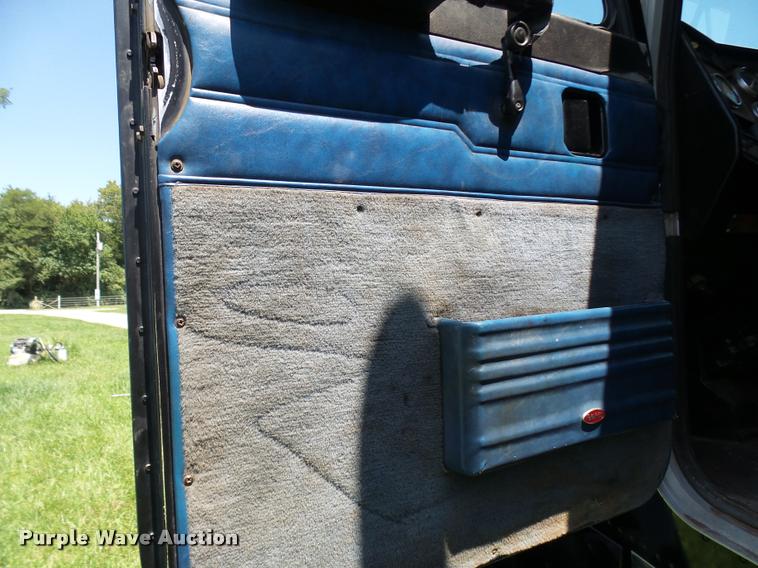 image for item K1837 1994 Peterbilt 379 semi truck