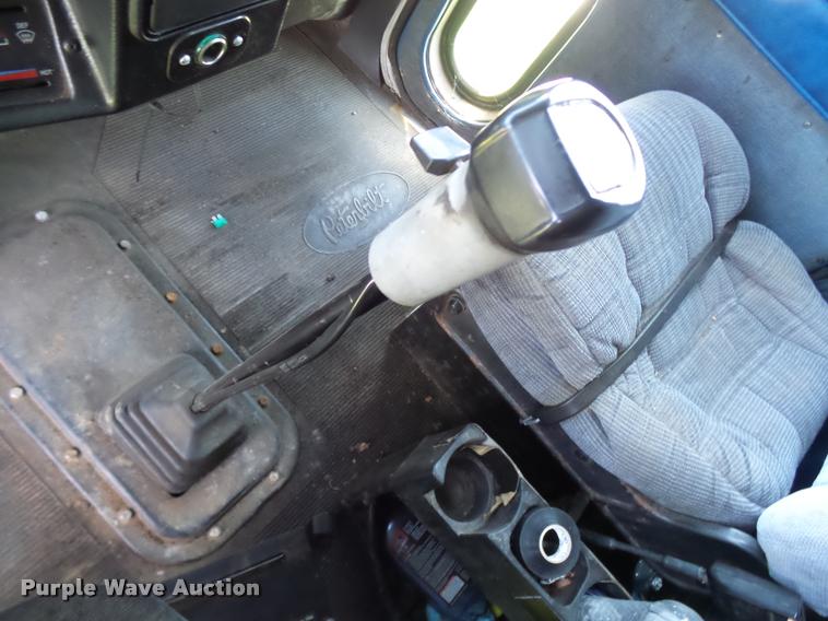 image for item K1837 1994 Peterbilt 379 semi truck