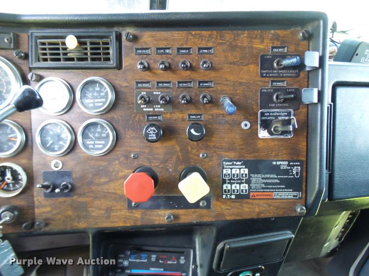 image for item K1837 1994 Peterbilt 379 semi truck