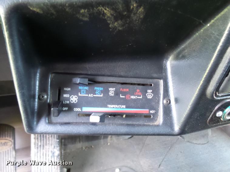 image for item K1837 1994 Peterbilt 379 semi truck