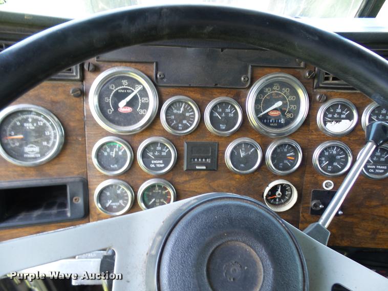 image for item K1837 1994 Peterbilt 379 semi truck