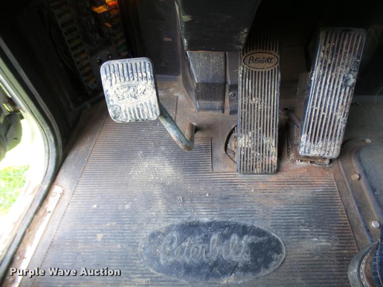 image for item K1837 1994 Peterbilt 379 semi truck