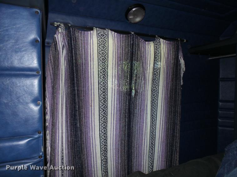 image for item K1837 1994 Peterbilt 379 semi truck