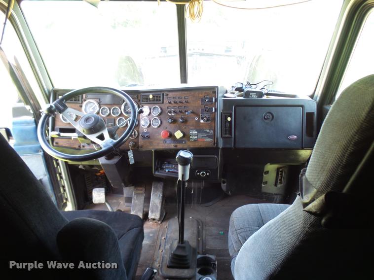 image for item K1837 1994 Peterbilt 379 semi truck
