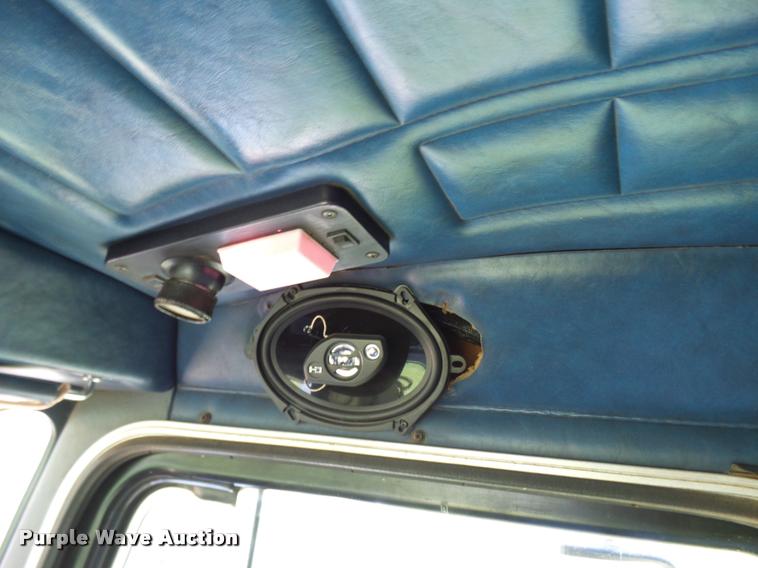 image for item K1837 1994 Peterbilt 379 semi truck