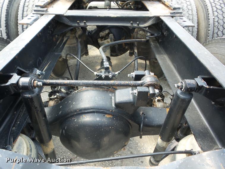 image for item K6443 2001 Mack CH613 semi truck