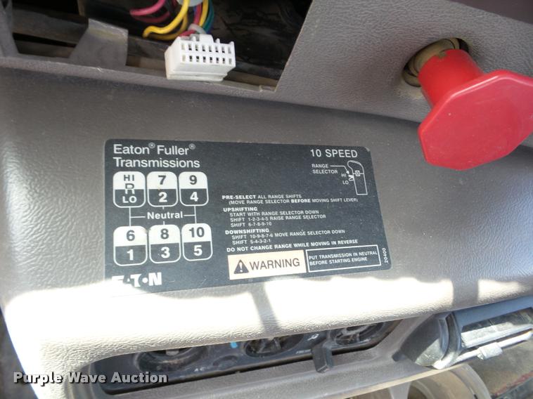 image for item K6443 2001 Mack CH613 semi truck