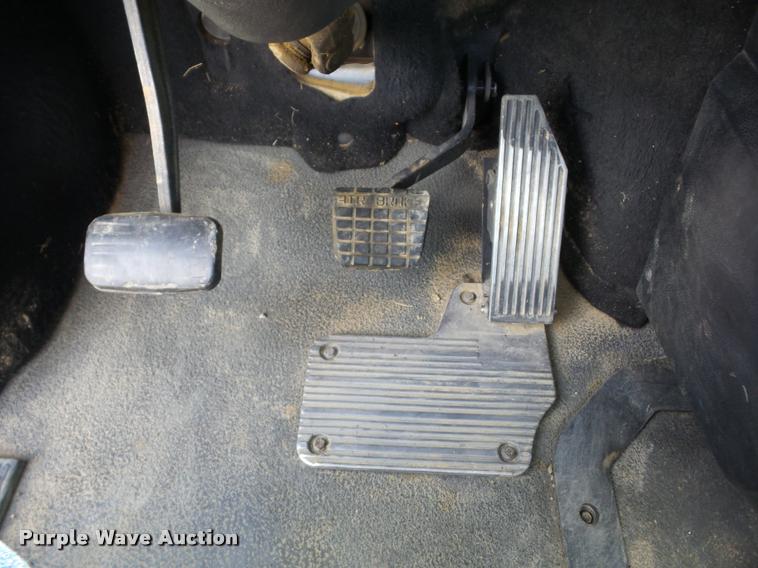 image for item K6443 2001 Mack CH613 semi truck