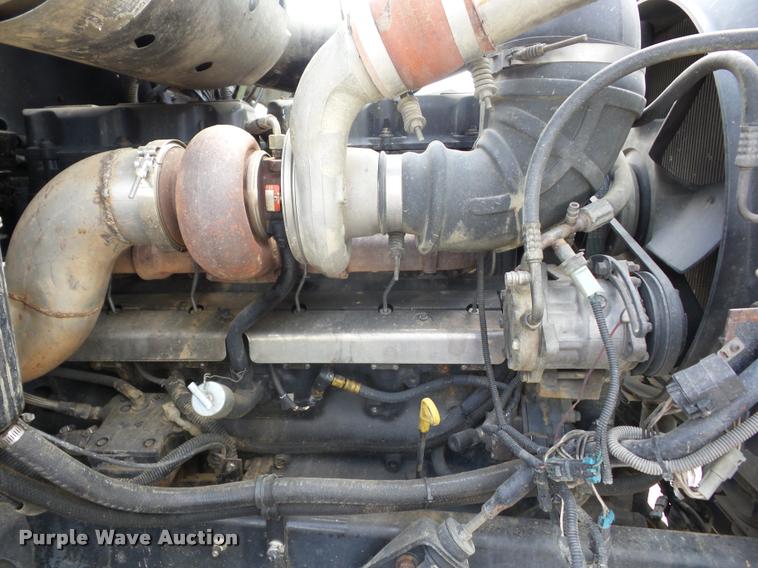 image for item K6443 2001 Mack CH613 semi truck